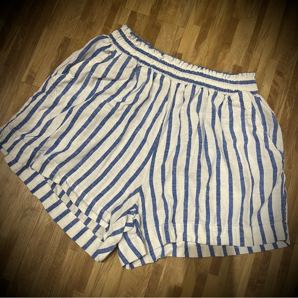 Linen blend elastic waist shorts